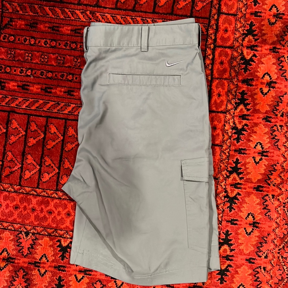 Mens dri-fit grey cargo golf shorts size 34 waist